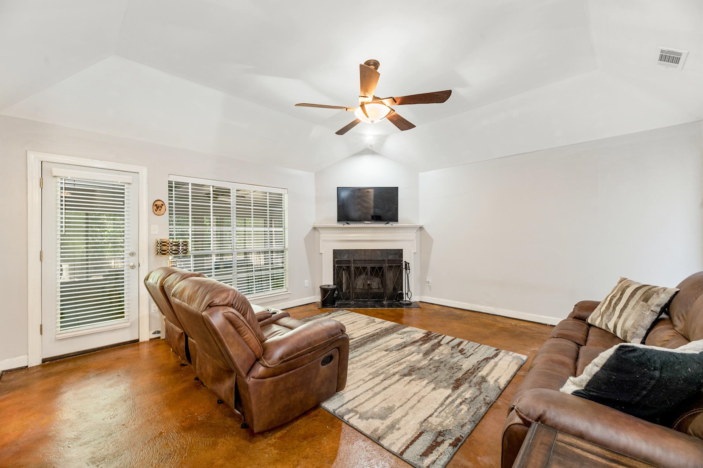 181 Ridgewood Drive Daphne, AL 36526 - Photo 11 of 22 Living Room