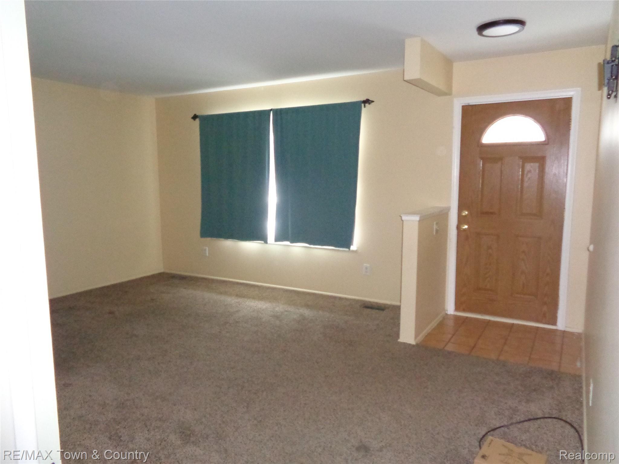 7375 Gillette Road Flushing, MI 48433 - Photo 9 of 28 DSC02956.JPG