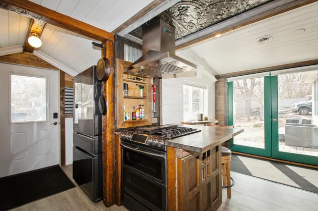 $550,000 | 25565 Smithtown Road, Excelsior, MN 55331