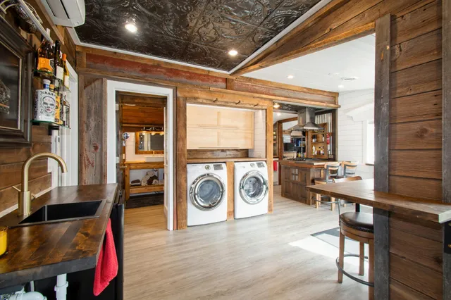 $550,000 | 25565 Smithtown Road, Excelsior, MN 55331