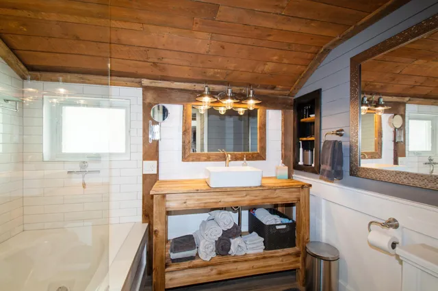 $550,000 | 25565 Smithtown Road, Excelsior, MN 55331