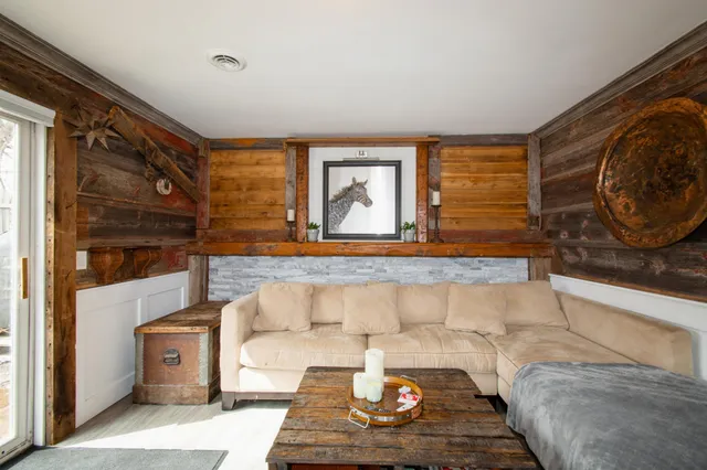 $550,000 | 25565 Smithtown Road, Excelsior, MN 55331