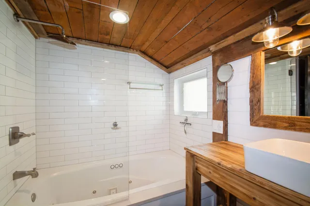 $550,000 | 25565 Smithtown Road, Excelsior, MN 55331