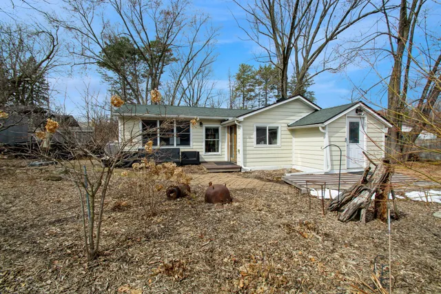 $550,000 | 25565 Smithtown Road, Excelsior, MN 55331