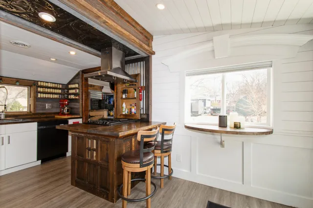 $550,000 | 25565 Smithtown Road, Excelsior, MN 55331