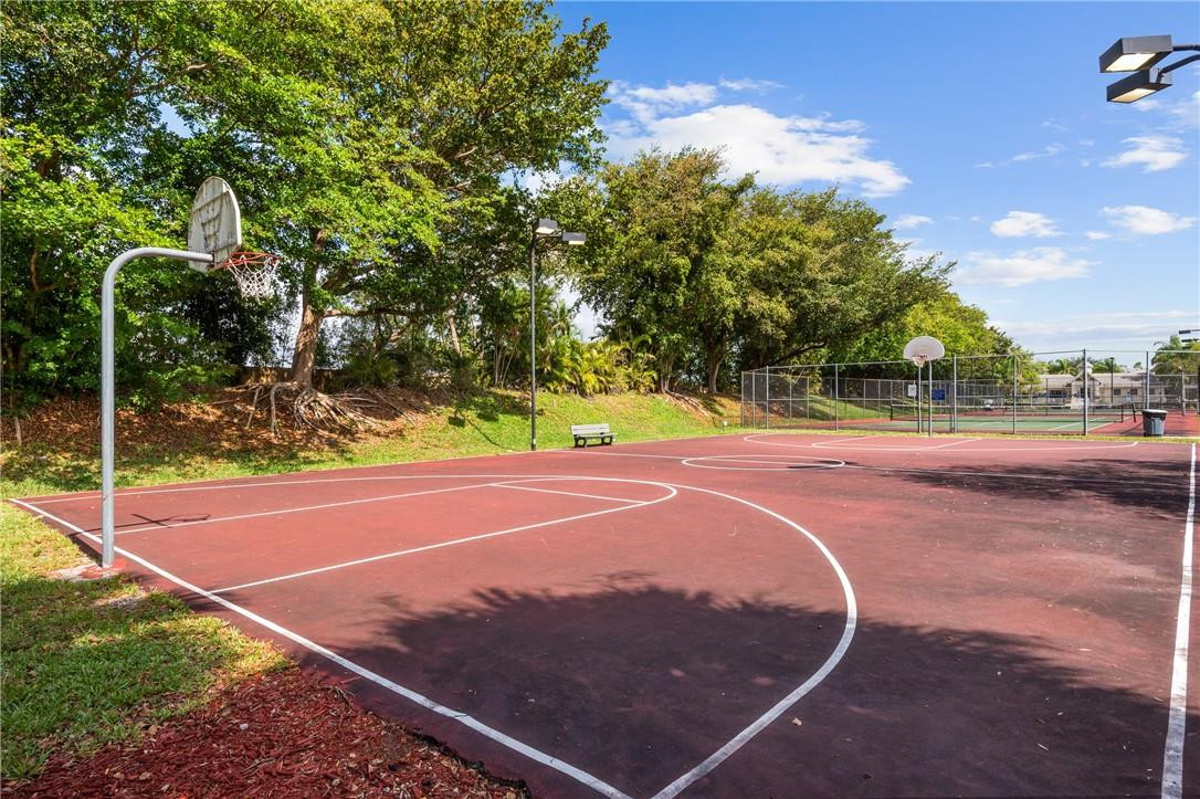 11030 Palm Ridge Lane, Unit 17 Tamarac, FL 33321 - Photo 31 of 32 Community basketball court