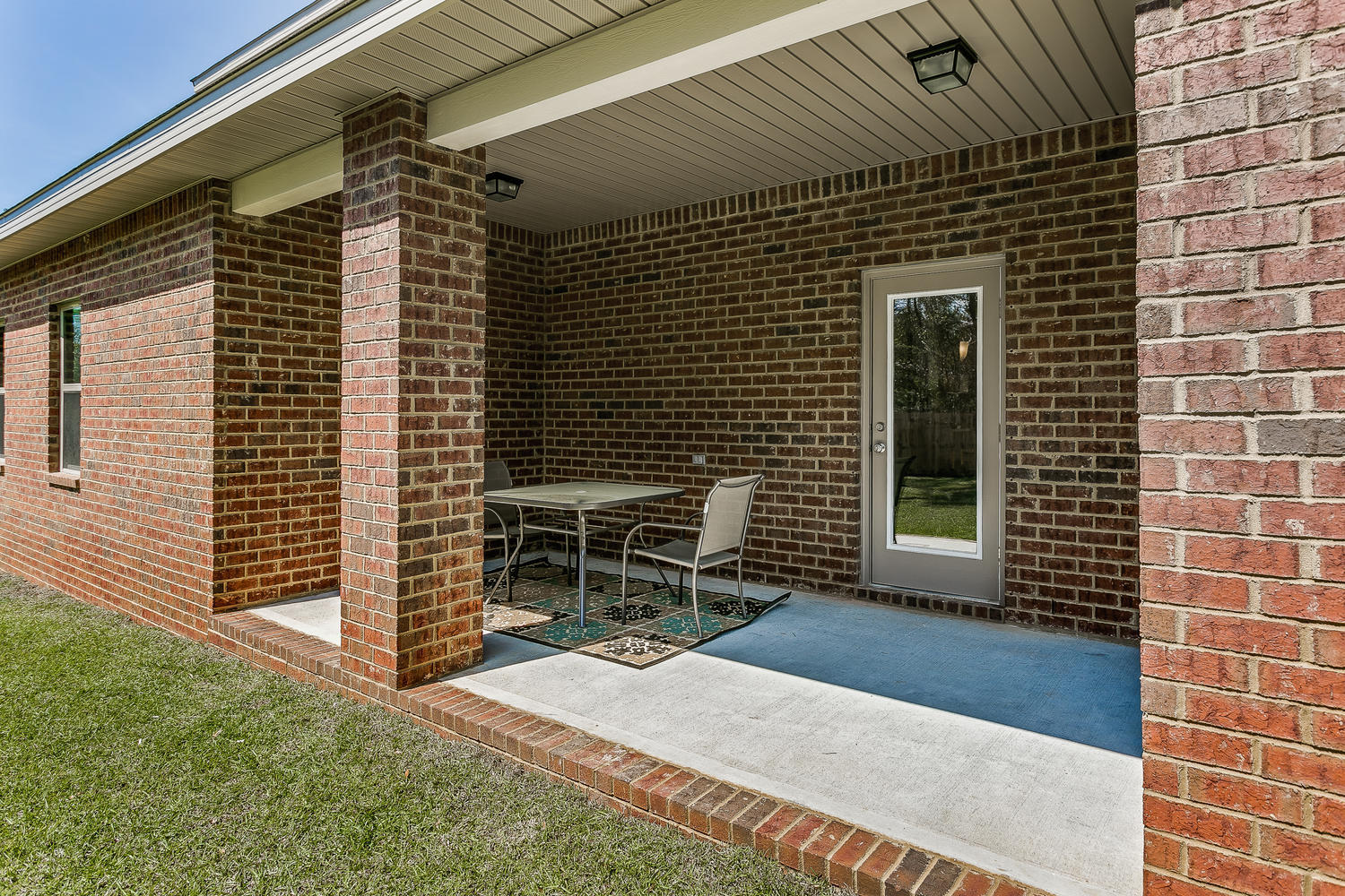 40 Constance Court Santa Rosa Beach, FL 32459 - Photo 29 of 45 a backyard of a house with table and chairs