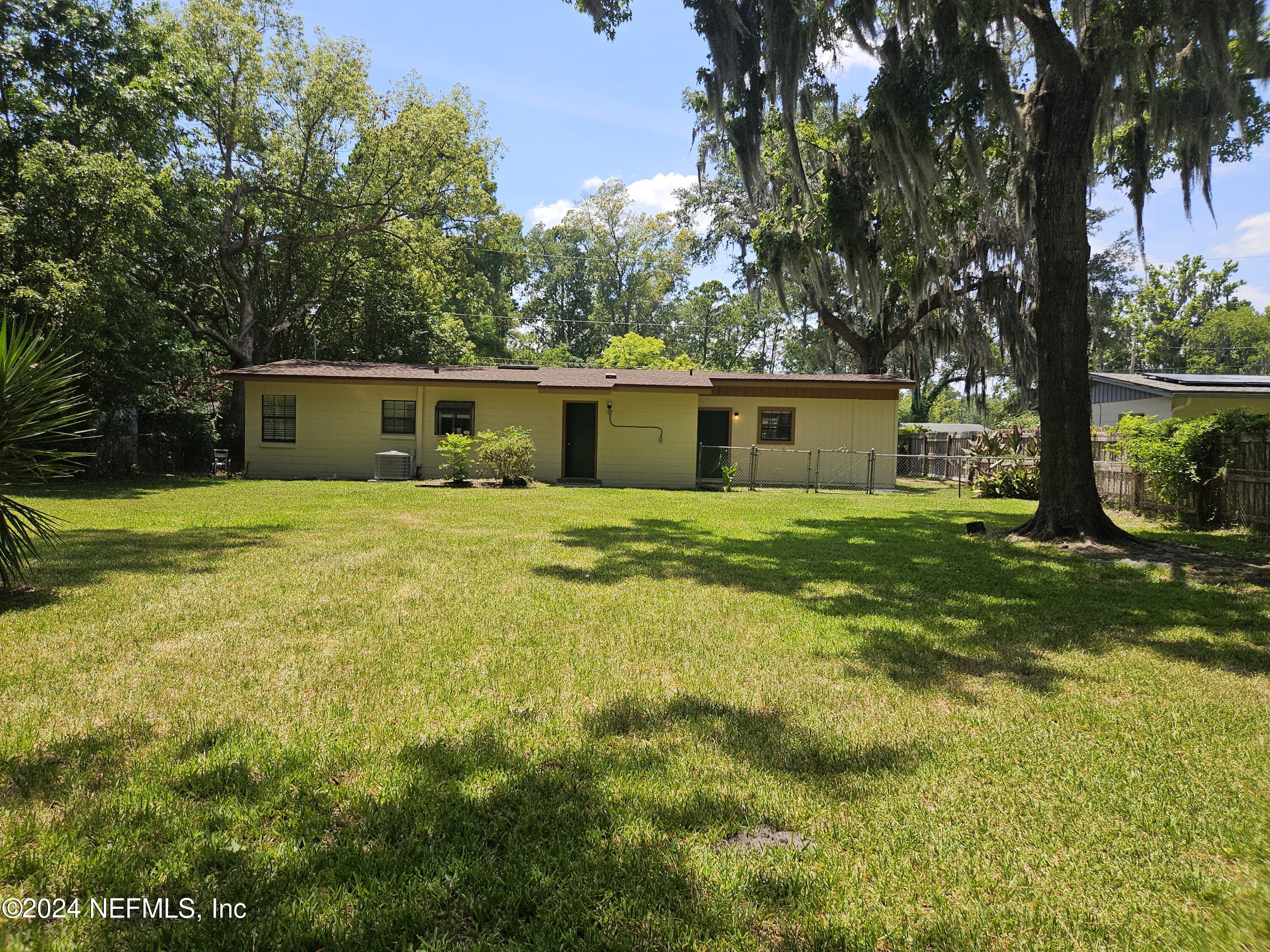 935 Granville Road Jacksonville, FL 32205 - Photo 7 of 30 20240610_142903