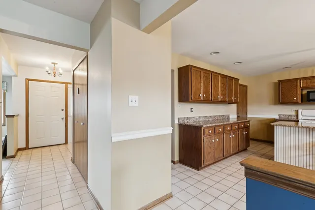 $374,900 | 16213 84th Avenue, Tinley Park, IL 60477