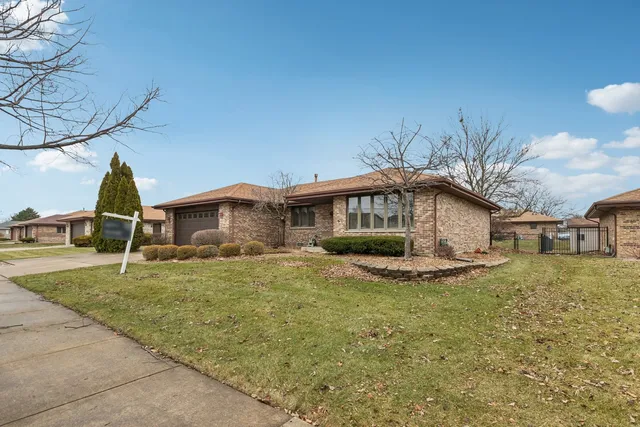 $374,900 | 16213 84th Avenue, Tinley Park, IL 60477