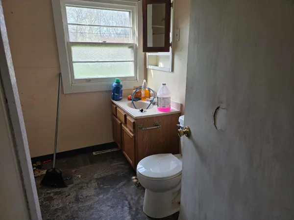 $85,000 | 437 Fairmount Road, Kingsford Heights, IN 46346