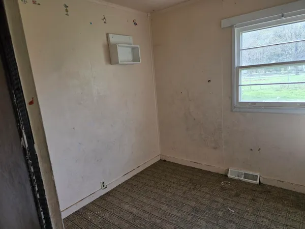 $85,000 | 437 Fairmount Road, Kingsford Heights, IN 46346