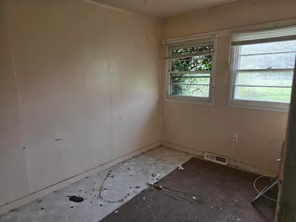 $85,000 | 437 Fairmount Road, Kingsford Heights, IN 46346