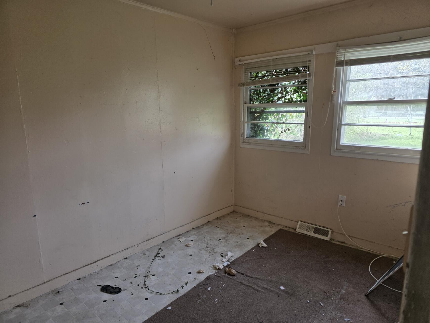 437 Fairmount Road Kingsford Heights, IN 46346 - Photo 6 of 8 1701x1276