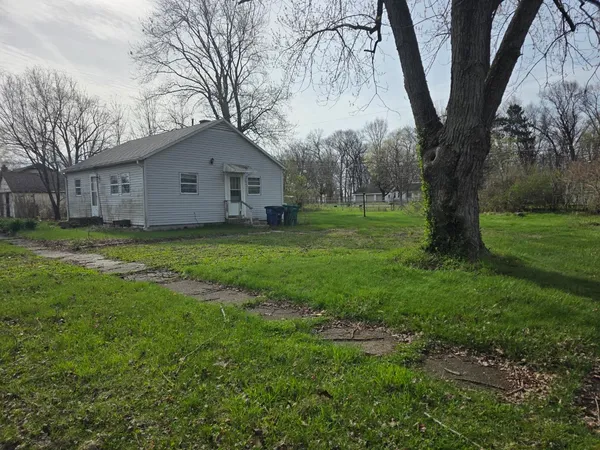 $85,000 | 437 Fairmount Road, Kingsford Heights, IN 46346