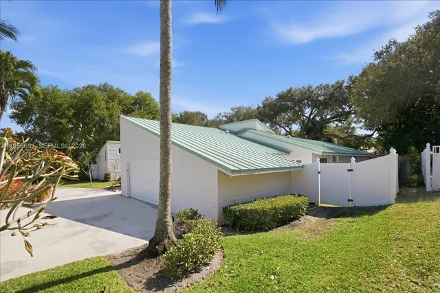 $989,000 | 3 Gumbo Limbo Way, Sewall's Point, FL 34996