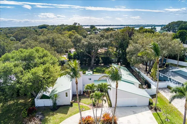 $989,000 | 3 Gumbo Limbo Way, Sewall's Point, FL 34996