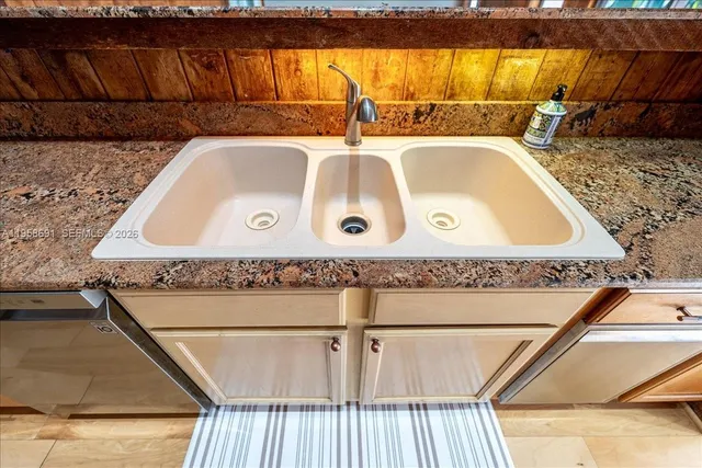 $989,000 | 3 Gumbo Limbo Way, Sewall's Point, FL 34996