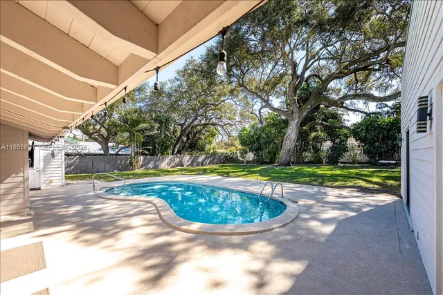 $989,000 | 3 Gumbo Limbo Way, Sewall's Point, FL 34996