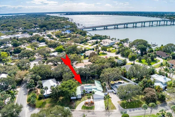 $989,000 | 3 Gumbo Limbo Way, Sewall's Point, FL 34996
