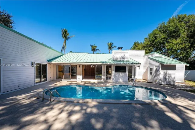 $989,000 | 3 Gumbo Limbo Way, Sewall's Point, FL 34996