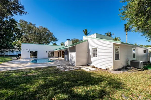 $989,000 | 3 Gumbo Limbo Way, Sewall's Point, FL 34996