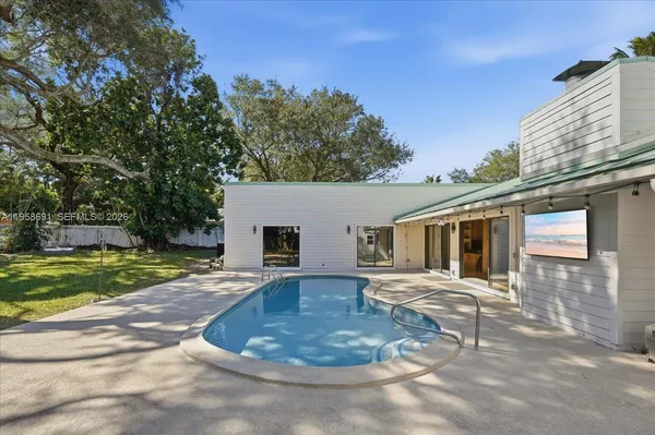 $989,000 | 3 Gumbo Limbo Way, Sewall's Point, FL 34996