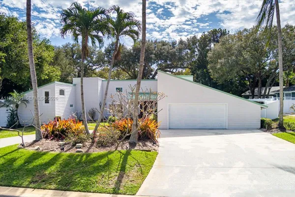 $989,000 | 3 Gumbo Limbo Way, Sewall's Point, FL 34996