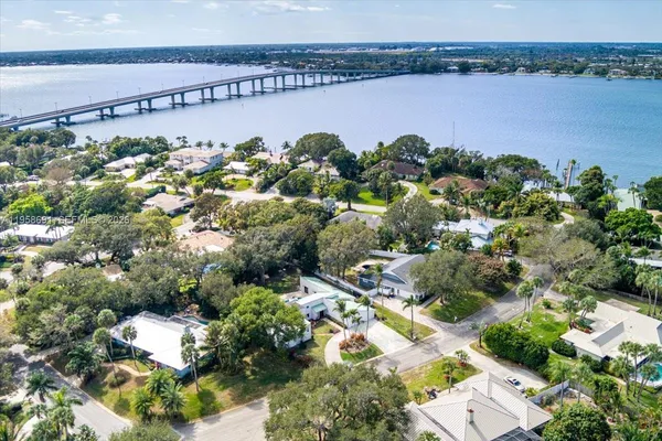 $989,000 | 3 Gumbo Limbo Way, Sewall's Point, FL 34996