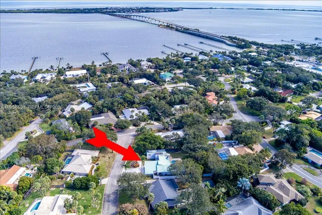 $989,000 | 3 Gumbo Limbo Way, Sewall's Point, FL 34996
