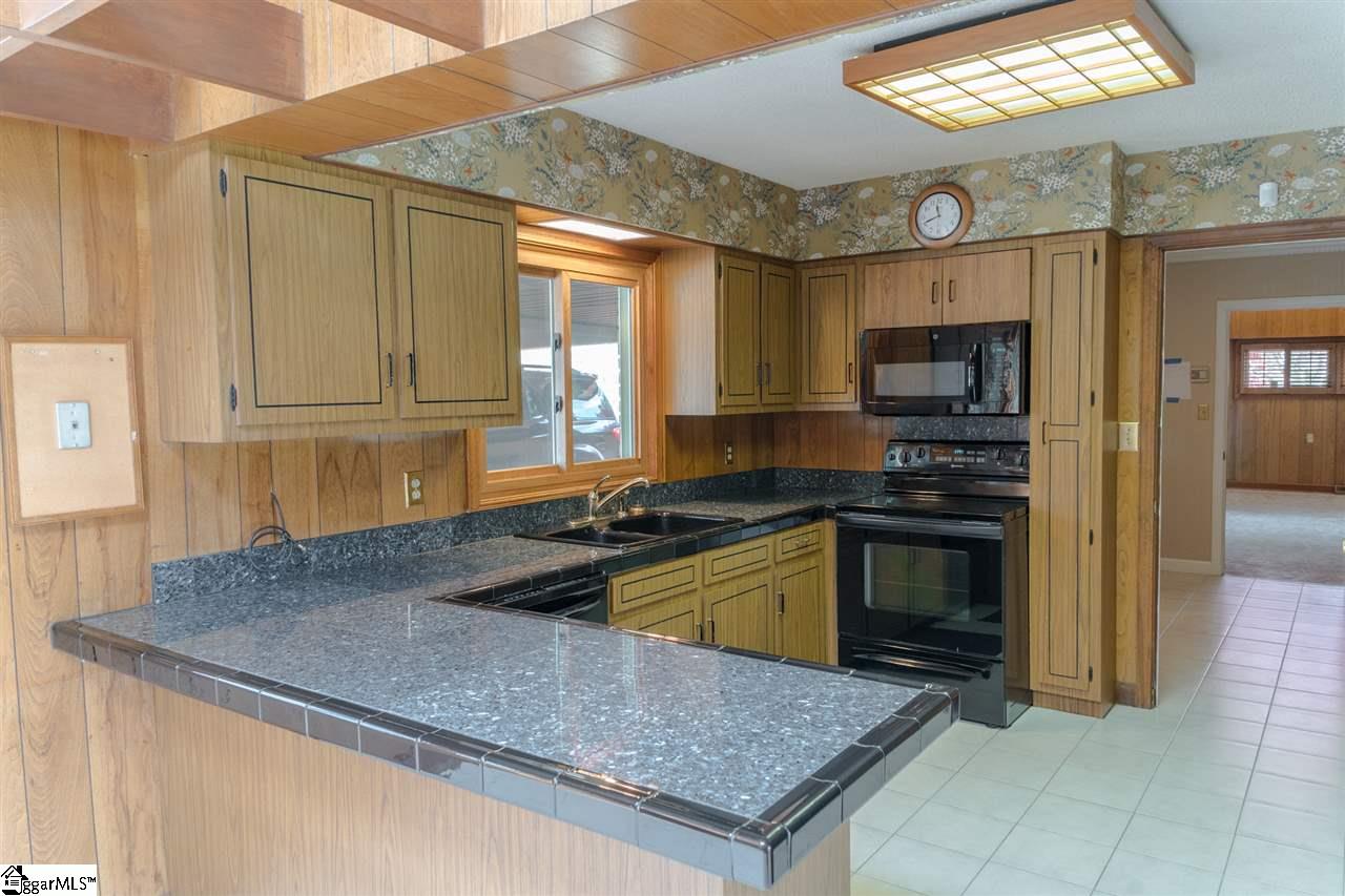 1210 Farrs Bridge Road Greenville, SC 29617 - Photo 5 of 36 Gallery Image 5