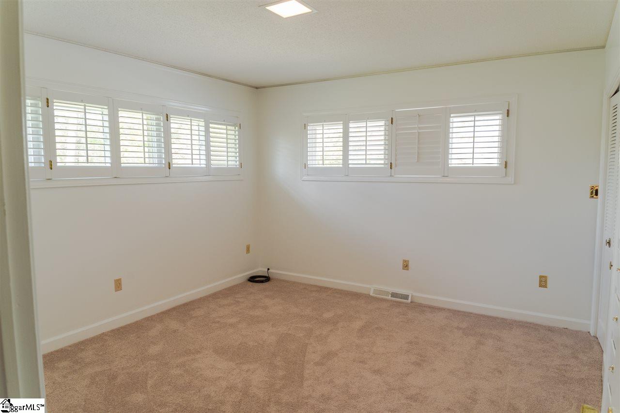 1210 Farrs Bridge Road Greenville, SC 29617 - Photo 9 of 36 Gallery Image 9