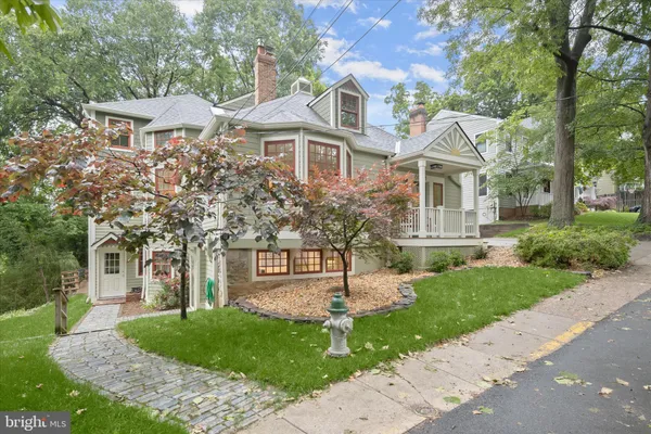 $1,695,000 | 6004 Princeton Avenue, Glen Echo, MD 20812