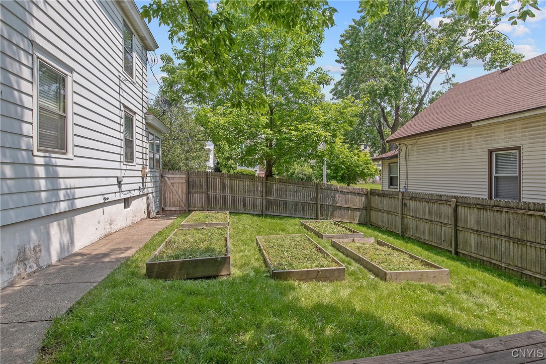 237 Sunstruck Drive Syracuse, NY 13206 - Photo 34 of 39 Nice Yard with Garden Beds