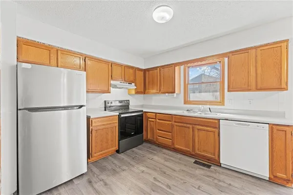 $275,000 | 1523 East 123rd Terrace, Olathe, KS 66061