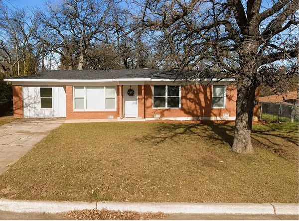 $1,995 | 5912 Maceo Lane, Fort Worth, TX 76112