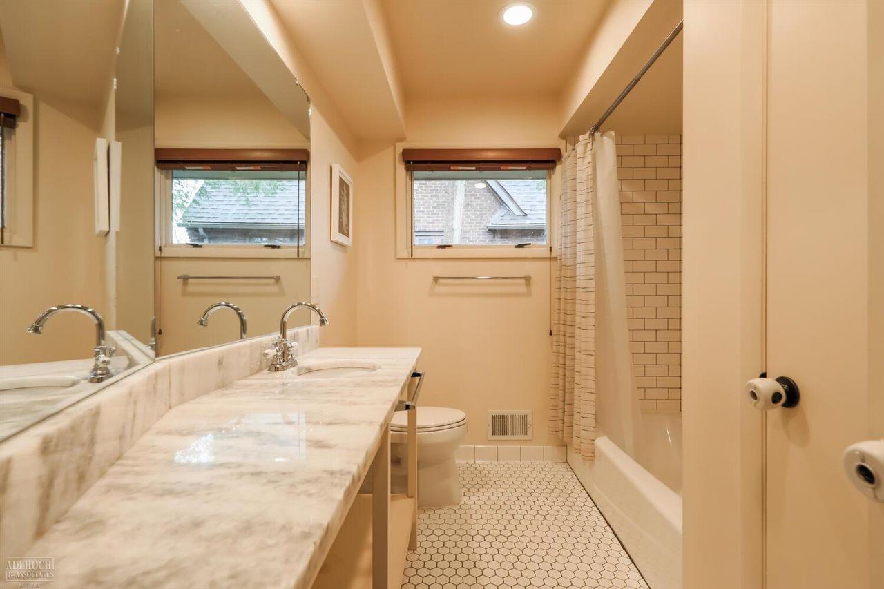 765 Barrington Road Grosse Pointe Park, MI 48215 - Photo 10 of 21