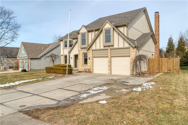 $450,000 | 11416 West 105th Street, Overland Park, KS 66214