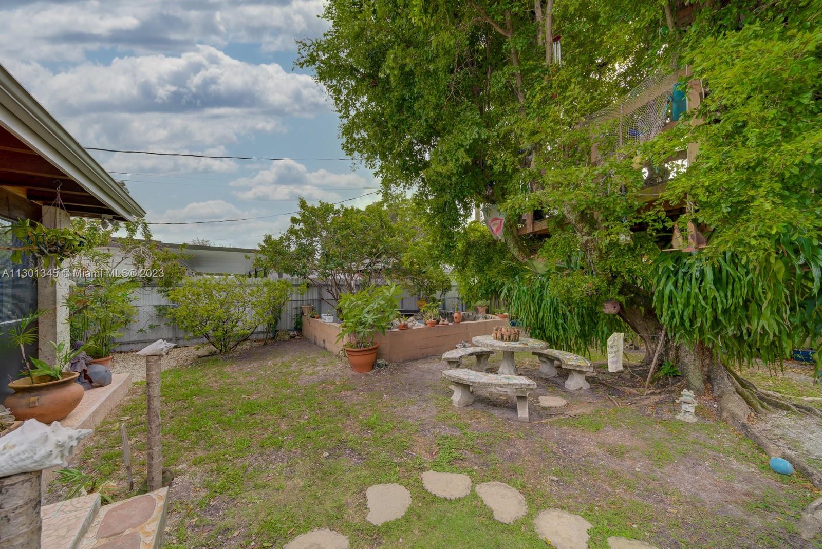9520 April Road Cutler Bay, FL 33157 - Photo 9 of 26 a view of an outdoor space and yard
