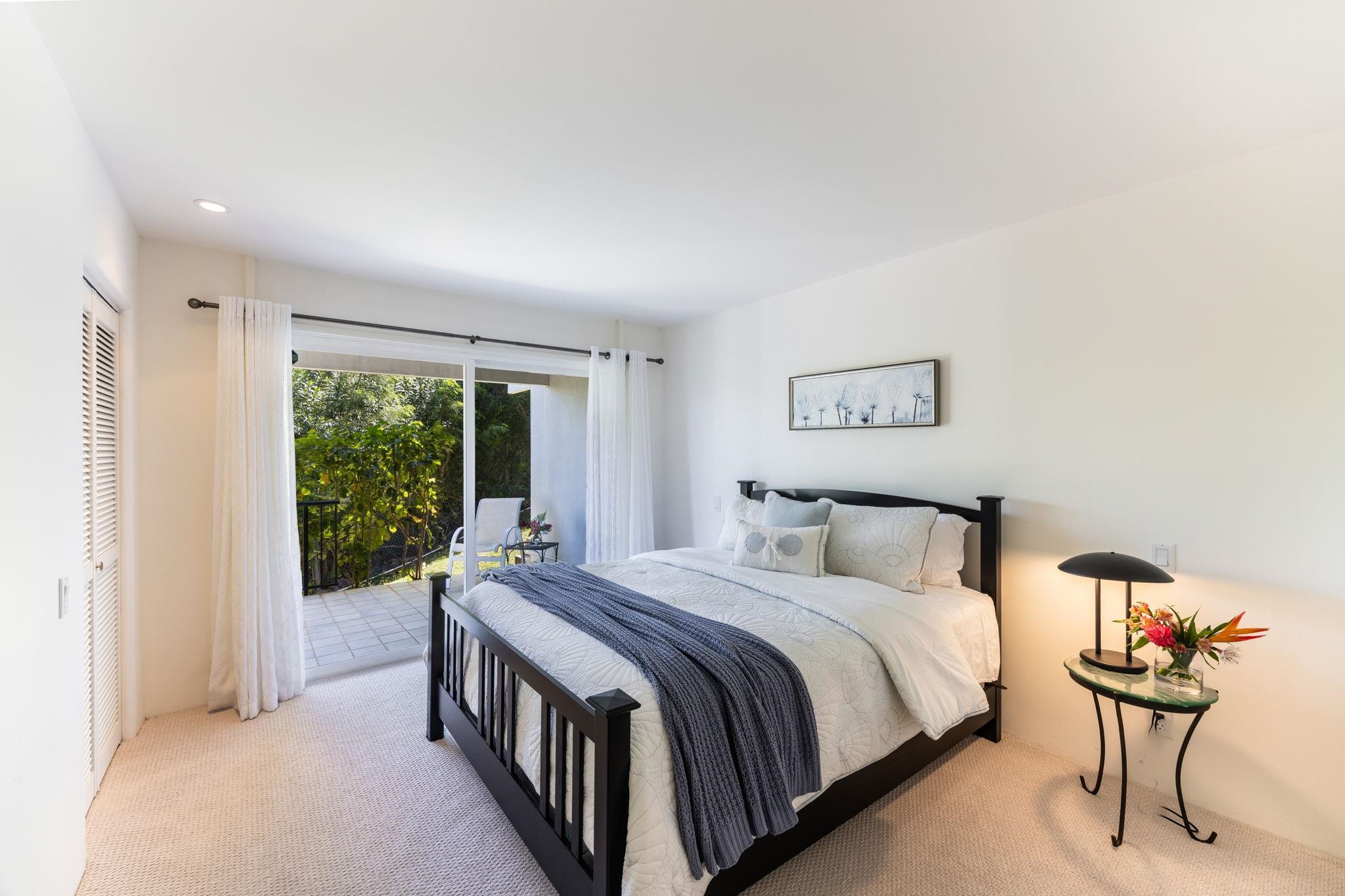 5045 Lower Honoapiilani Road, Unit 9 Lahaina, HI 96761 - Photo 41 of 50 a bedroom with a bed and a window