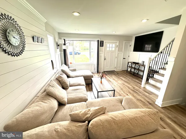 $3,200 | 842 East Cathedral Road, Philadelphia, PA 19128