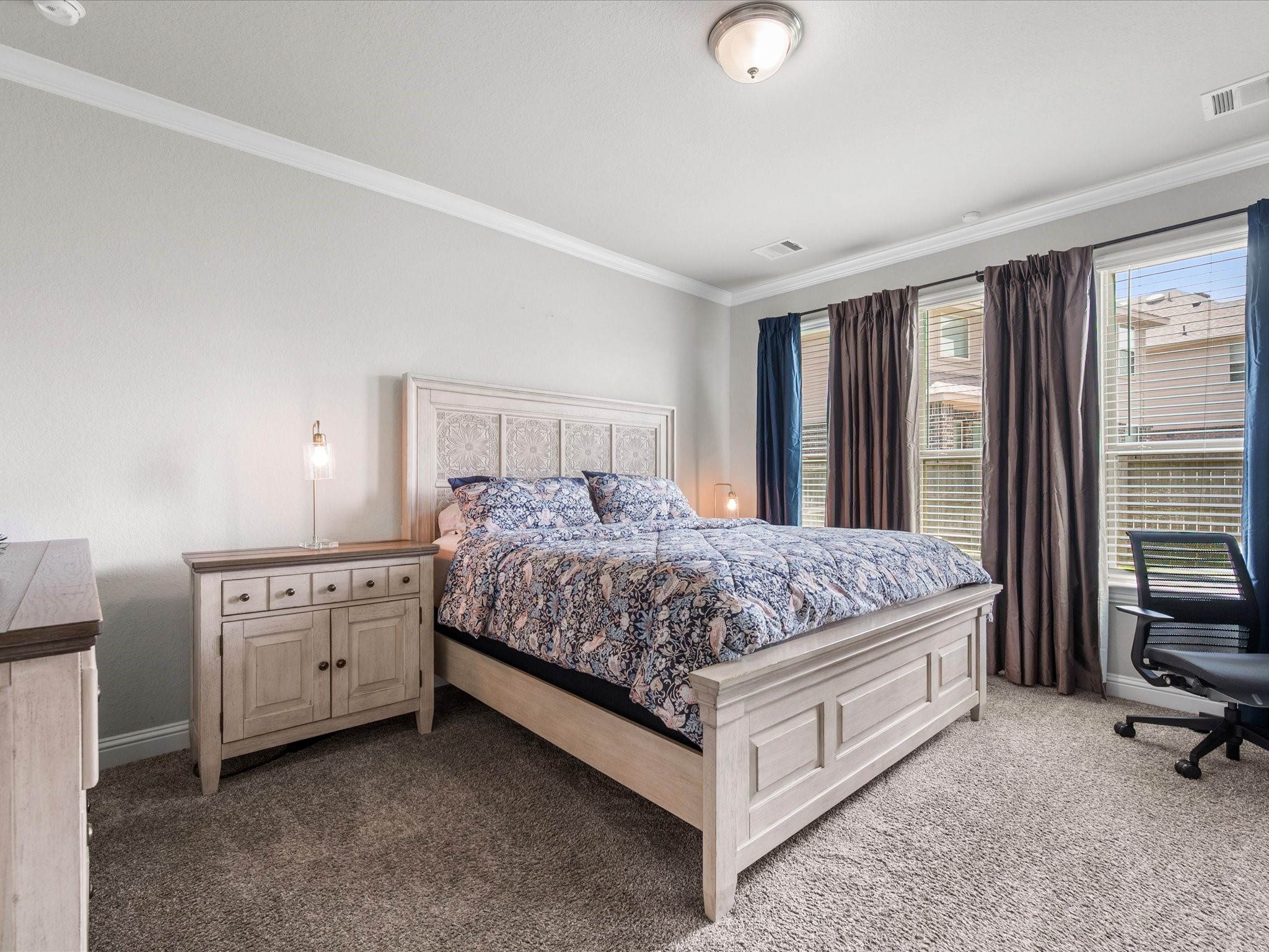 7123 Poppyseed Trail Spring, TX 77379 - Photo 13 of 30 A sun-filled primary suite offers a peaceful retreat at the end of the day, complete with the privacy of its own ensuite bath.