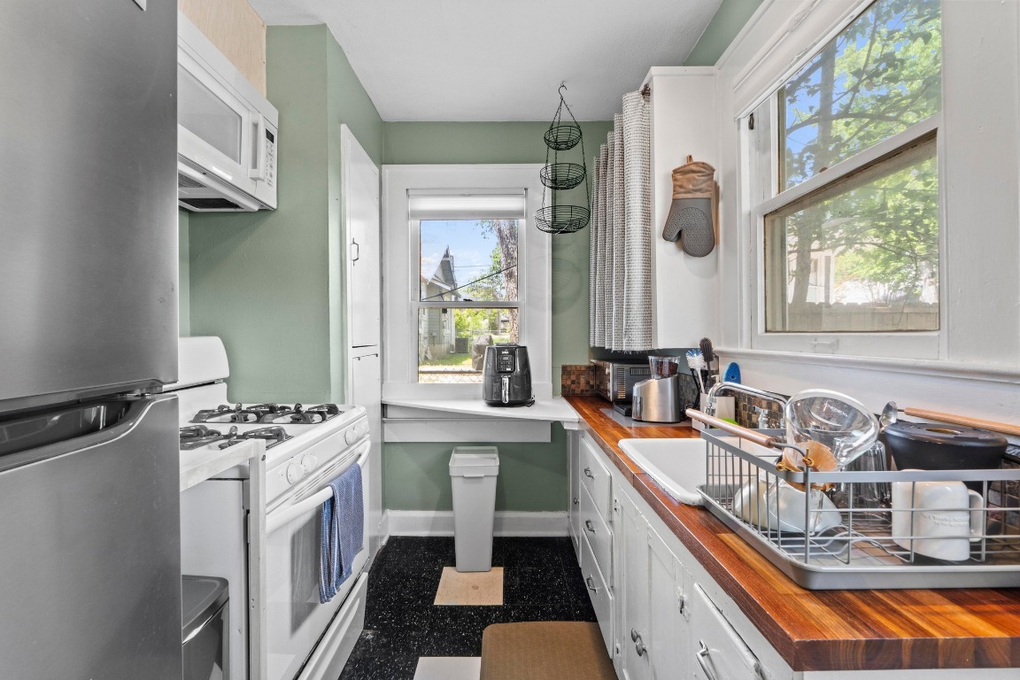 504 East 38th 1/2 Street Austin, TX 78751 - Photo 6 of 29 a kitchen that has a sink a stove and a window