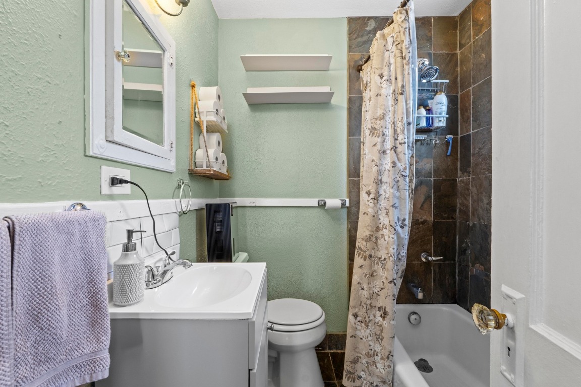 504 East 38th 1/2 Street Austin, TX 78751 - Photo 8 of 29 a bathroom with a sink toilet and shower