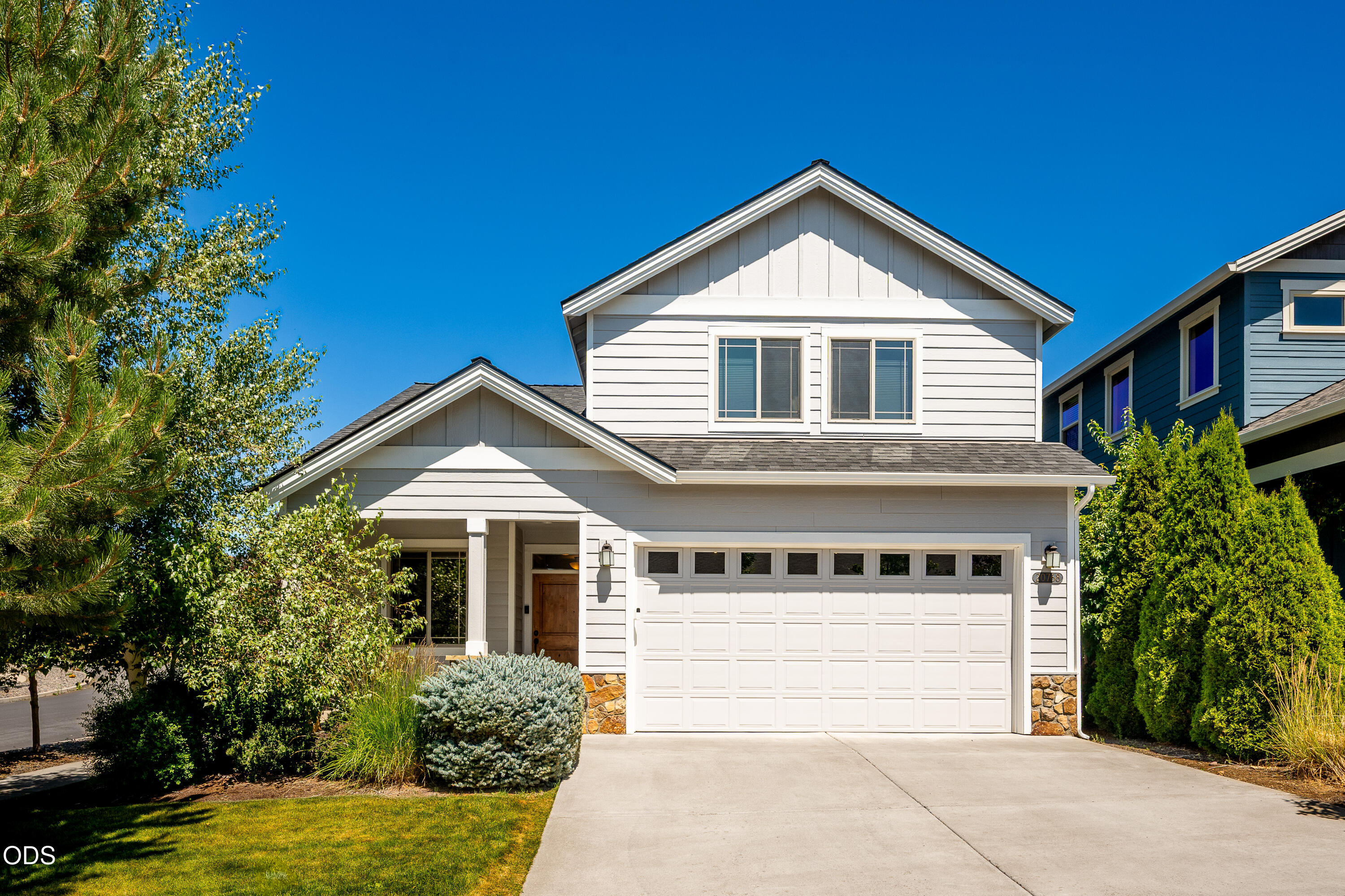 20768 Northeast Horizon Ridge Place Bend, OR 97701 - Photo 2 of 46