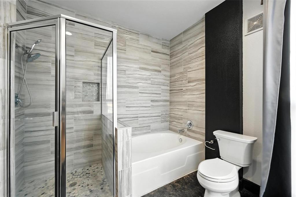 4414 Cedar Springs Road, Unit 124 Dallas, TX 75219 - Photo 12 of 20 a bathroom with a toilet and a bathtub