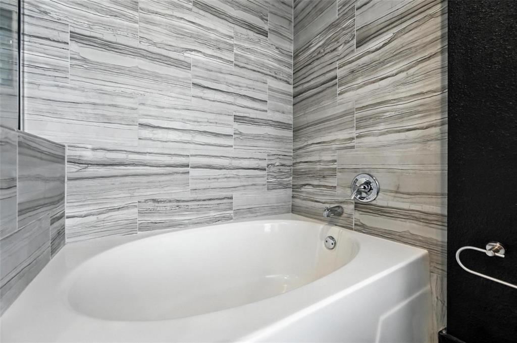 4414 Cedar Springs Road, Unit 124 Dallas, TX 75219 - Photo 13 of 20 a bathroom with a bathtub