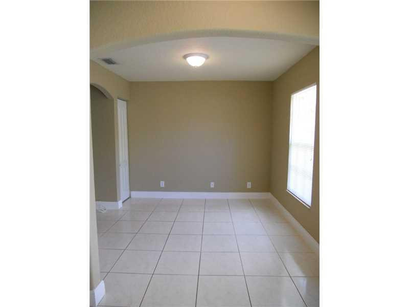 5664 Mango Road West Palm Beach, FL 33413 - Photo 4 of 15 Den/Family/Great Room