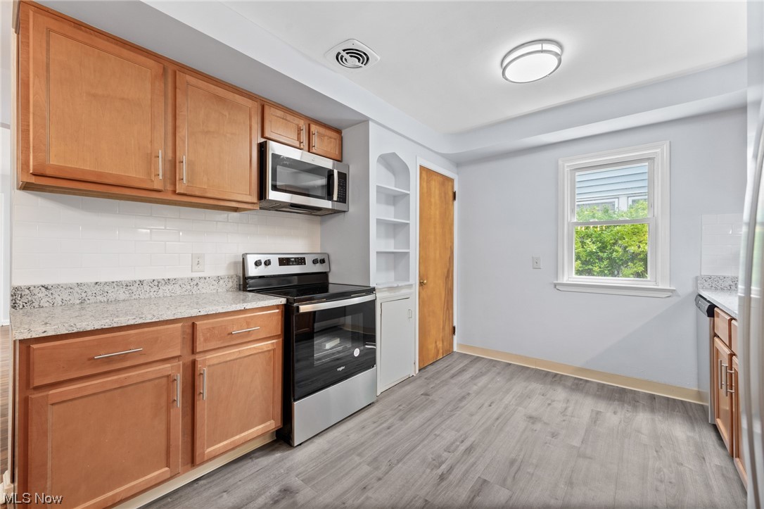 3694 Grosvenor Road Cleveland, OH 44118 - Photo 6 of 29