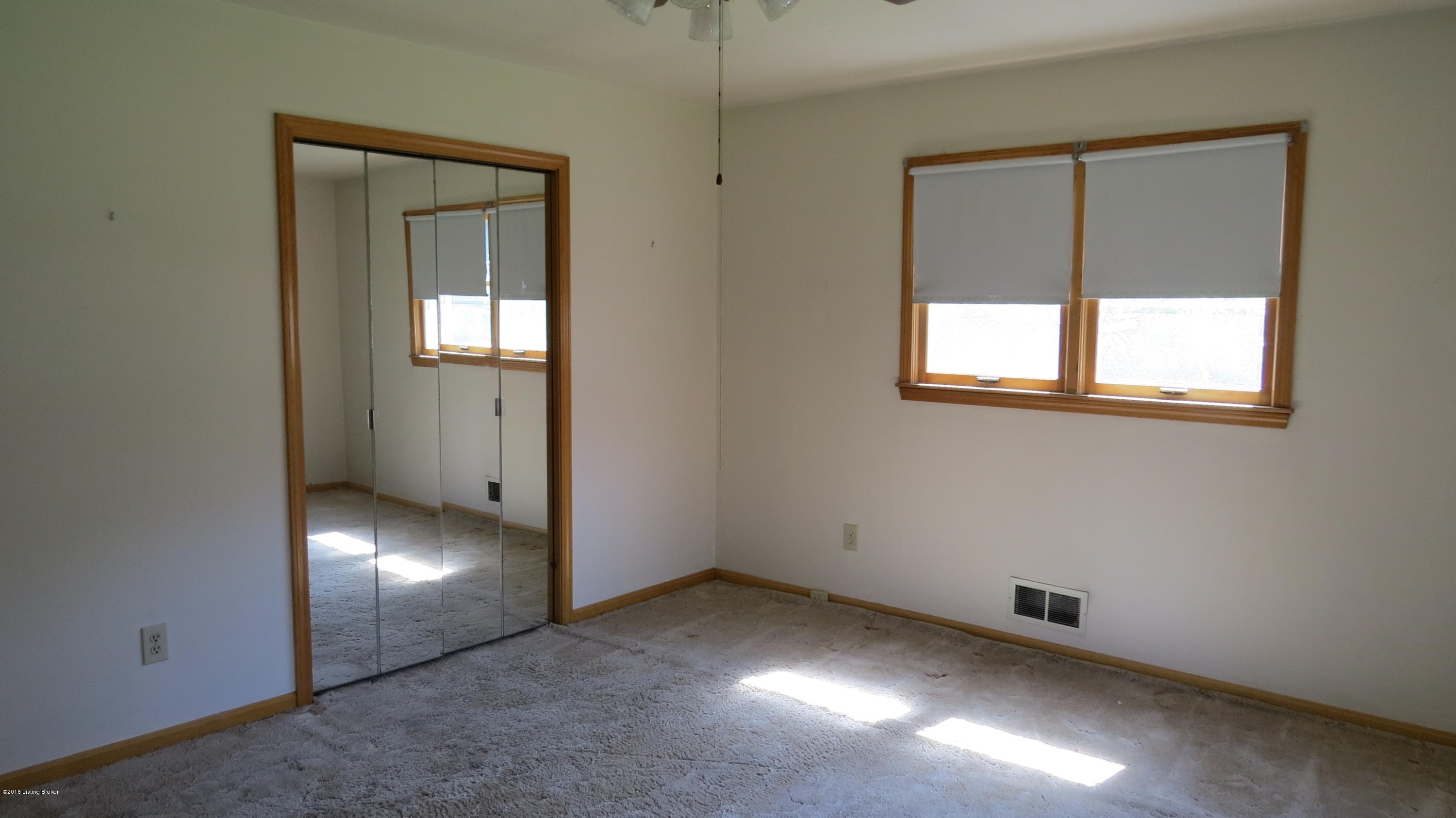 4136 Dover Road Louisville, KY 40216 - Photo 15 of 24 Dover Rd 006